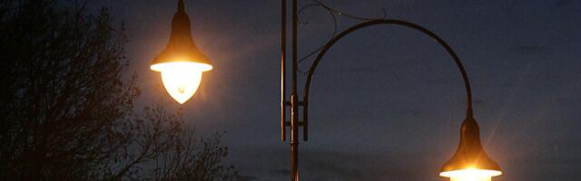 Kas linnatänavad peaksid suviti valgustatud olema?