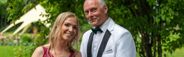 VAATA PILTE: Shampanjasõbrad pidasid Kaagjärve mõisas roosiaiapidu 