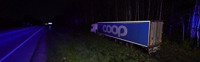 Reporter: Järvamaal sõitis teelt välja Coopi kaubaauto