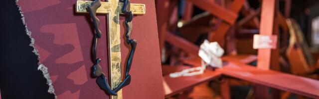 ARVUSTUS | „Jää jumalaga, gravitatsioon“. ÕhuLossi ehtespektaakel Tartu katedraalis julgustab suuremalt kõrgustesse pürgima