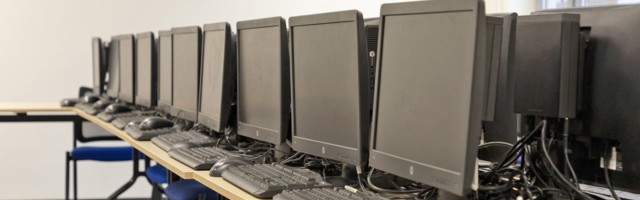 Maxima annetas lasterikastele peredele 20 täiskomplektset lauaarvutit