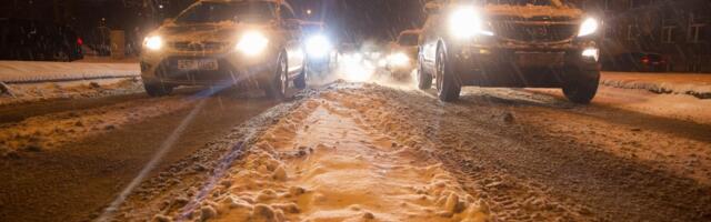 OHTLIK | Iga kolmas autojuht kasutab autot maanteel peatades tulesid valesti