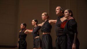 Tantsuteatri Fine 5 performatiivne pööre