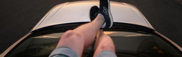 Ööpäev liikluses: lubadeta juht roolis, nooruk sõidu ajal katusel