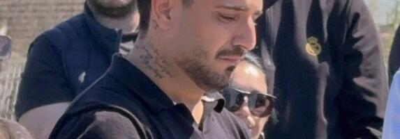 DARKA LAZIĆA NE ISPUŠTAJU IZ VIDA NAKON SMRTI ROĐENOG BRATA! Evo u kakvom je stanju pevač posle tragedije!