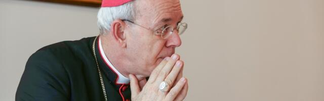 Piiskop Athanasius kutsub üles palvetama kiriku pärast