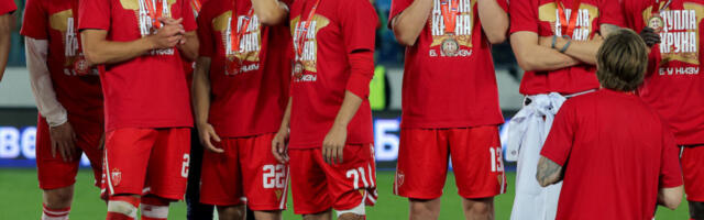 ZVEZDA - OFK: Crveno beli podižu pehar Superlige!