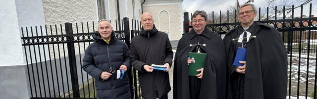 Paide kirikaias avati täna urnimüür