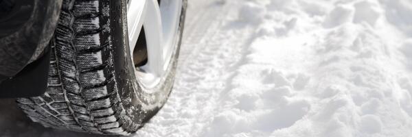 С сегодняшнего дня aвтомобили должны быть оборудованы зимними шинами