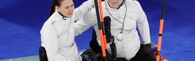 Eesti ratastoolikurlingu segapaar jagab paralümpial nelja vooru järel teist kohta
