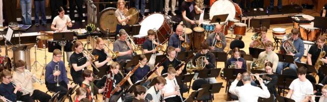 MUBA toob lavale Karl Jenkinsi „Rahu missa“!