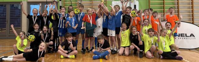 1.-3. klasside saalijalgpalli meistrivõistlused tõid saali 88 noort sportlast