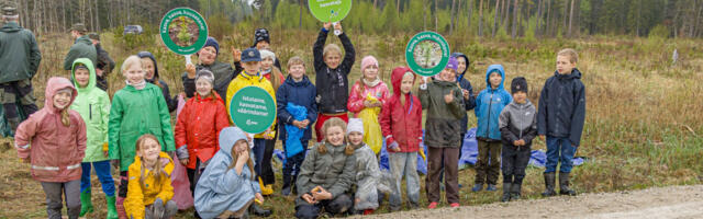 Lapsed istutavad Läänemaale tuhandeid puid