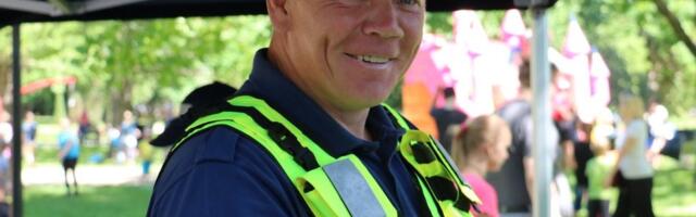 Järvamaa abipolitseinikud mälestavad helkurikõnniga varalahkunud rühmajuhti Margus Nurmikut