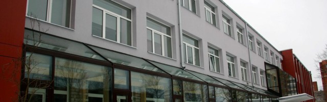 Kogu Sillamäe gümnaasium läheb poolteiseks nädalaks distantsõppele