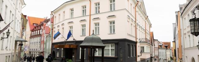 Yolo kasiinoärist koondatud töötajatele rivistuvad kosilased ukse taha