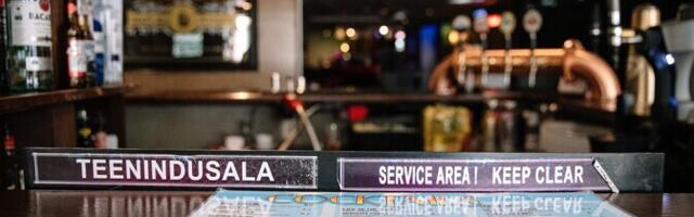 Ministeerium loobus plaanist lubada 16-aastastel kohvikus alkoholi müüa