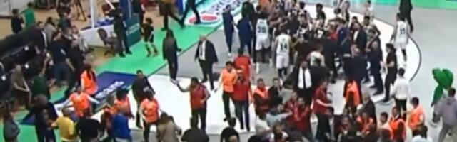 VIDEO | Kähmlus pärast lõpusireeni. Artur Konontšuki koduklubi fänn lähenes mängijale agressiivselt