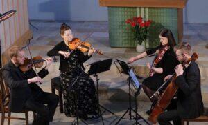 Üksinduse kooskõlad neljakesi