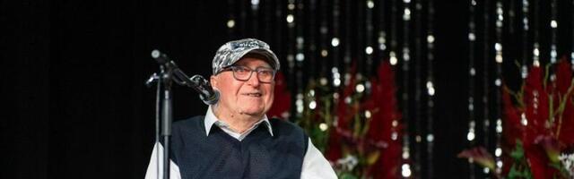 Galerii ja video ⟩ ​Näitleja ja muusik Feliks Kark tähistas Nooruse majas 90. sünnipäeva