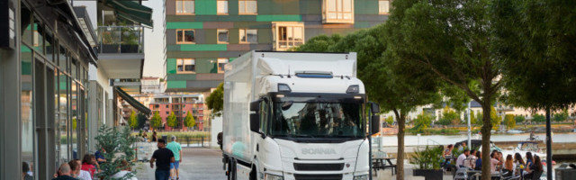 Scania esitles linnakeskkonda sobivaid täiselektrilisi ja pistikuhübriid-veokeid