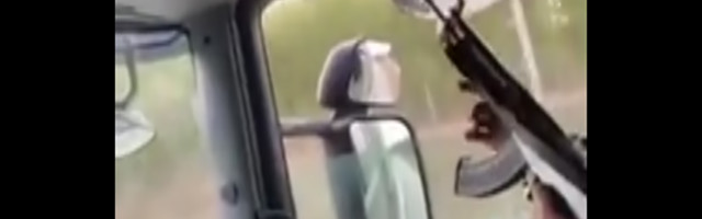 VIDEO: Soome ajateenija tulistas automaadiga auto aknast välja