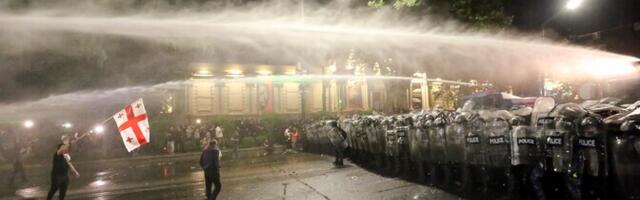 Gruusia politsei kasutas protestijate vastu veekahureid ja pisargaasi