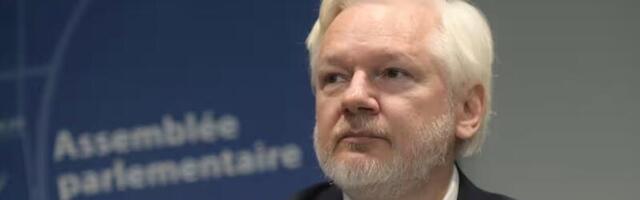 Julian Assange tunnistas esimestes avalikes märkustes pärast vabastamist end ajakirjanduses süüdi