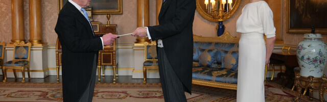 Piltuudis: Eesti suursaadik Ühendkuningriigis andis kuningale üle volikirja