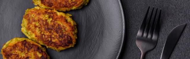 VÄHEKALORILINE RETSEPT: rikkalikud oa-suvikõrvitsapihvid