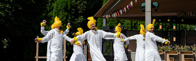 Kreeka tantsijad Võru pärimustantsu festivalil: Tamula järve päikeseloojang on märksa kaunim kui Santorinil 