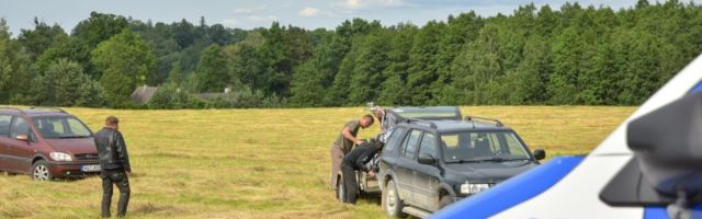 FOTOD | Viljandimaal põrkasid kokku sõiduauto ja mootorrattur
