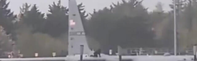 VIDEO: Iirimaal lõhkus mees kirvega USA sõjalennukit