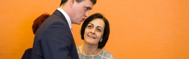 Võimupööre Narvas: linnapea tagandati ametist, volikogu esimees astus ise tagasi