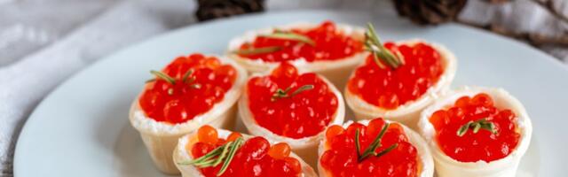 VIDEO! VAATA, KUI UHKEID hõrgutisi presidendi vastuvõtul külalistele pakutakse