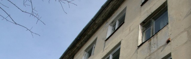 Kohtla-Järve meelitab pooltühjade kortermajade elanikke kolima