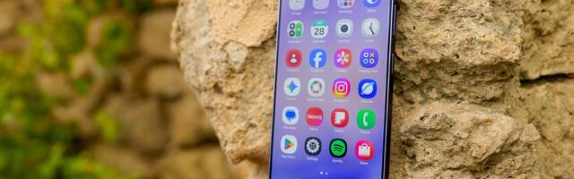 Galaxy S26 Ultra Review: Privacy Display Proves Hardware Still Matters in an AI World
