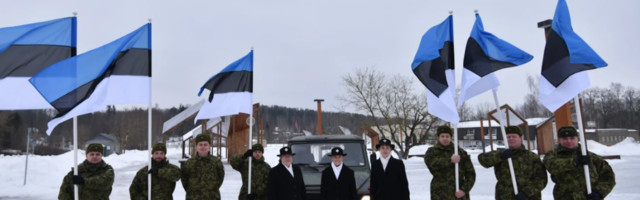 Kaitseliidu Põlva malev kinkis riigi sünnipäeva eel sädeinimestele riigilipud
