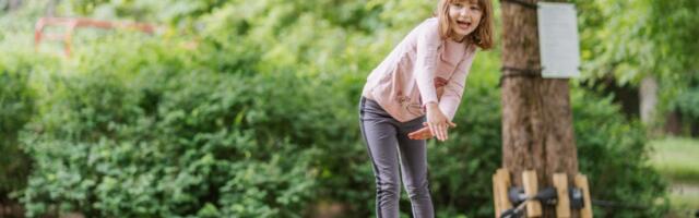 Kristiine linnaosa Räägu parki pandi üles slackline tasakaalulindi atraktsioon