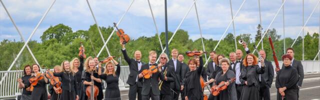 PÄRNU LINNAORKESTER ALUSTAS UUT HOOAEGA