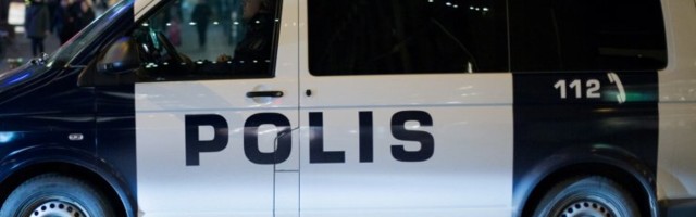 Soomes põhjustas Eesti numbrimärgiga auto traagilise liiklusõnnetuse, milles jättis elu kaks inimest
