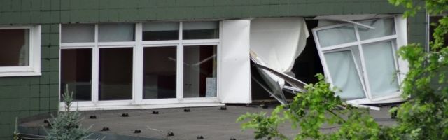 FOTOD | Lilleküla Gümnaasiumi klassiruumi aknad on plahvatusest purustatud: põhjuseks isevalmistatud lõhkeseadeldis