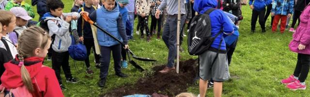Pirita tähistas kooliaasta algust puude istutamisega