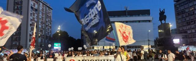 16 balona za 16 izgubljenih života: Tihi protest u Nišu u znak sećanja na nastradale u Novom Sadu