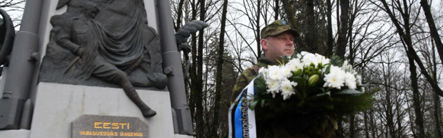 PÄRNU ALEVI KALMISTUL LÄIDETI VABADUSSÕJAS LANGENUTE KALMUDEL KÜÜNLAD