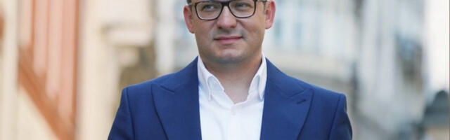 "VUČIĆ NE TREBA DA IDE U TIVAT!" Đurđev: U toku je opasna kampanja demonizacije Srbije i medijske pripreme smaknuća srpskog predsednika!
