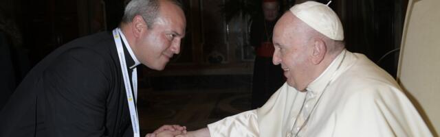 Prantsuse valitsus kiusab taga preestrit, kuna ta ütles, et homoseksuaalsed suhted on patused