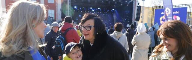Katri Raik_ laske meil olla. Välismeedia tuleb vaatama narvalasi justkui ahve puuris