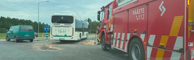 PILDID: Võru ringil oli hommikul avarii