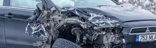 VIDEO ja FOTOD | Harjumaal Vääna-Keila-Joa maanteel põrkasid kokku vähemalt kolm autot